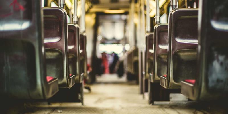 荣盛688洞察：人口结构变化如何重塑住宅需求——智能物业赋能适老化与亲子社区新趋势